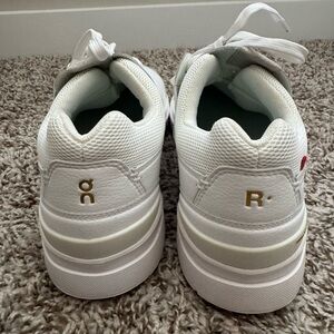 THE ROGER MEN TENNIS SHOES 9.5